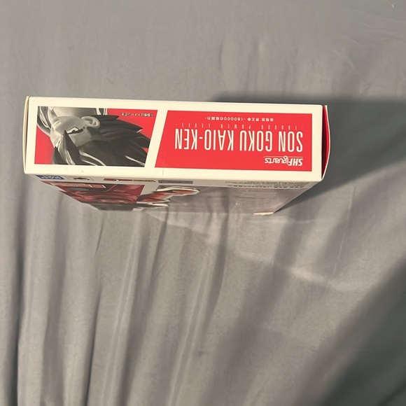 SH FIGUARTS SON GOKU KAIO-KEN 180000 POWER LEVEL - Picture 5 of 6